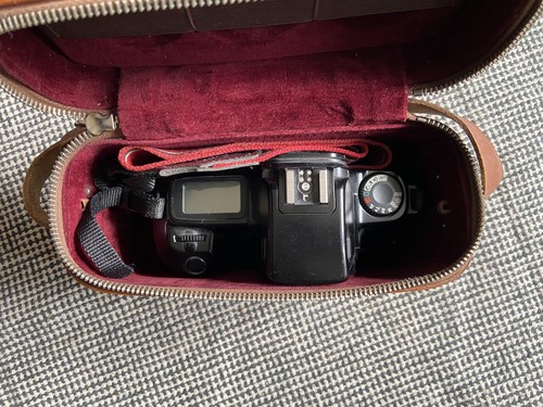 Canon EOS 1000F with vintage Reporter camera bag FAULTY - Picture 10 of 10