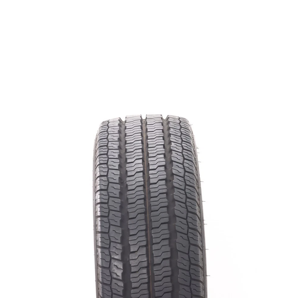 Nexen Roadian CT8 HL 115/112R usado LT 225/75R16 - 14/32 Foto 3 de 4