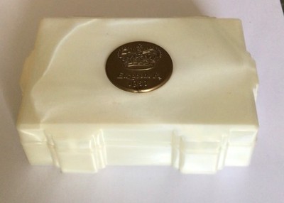 QUEEN ELIZABETH 11 CORONATION KLEENEZE OF BRISTOL TISSUE BOX