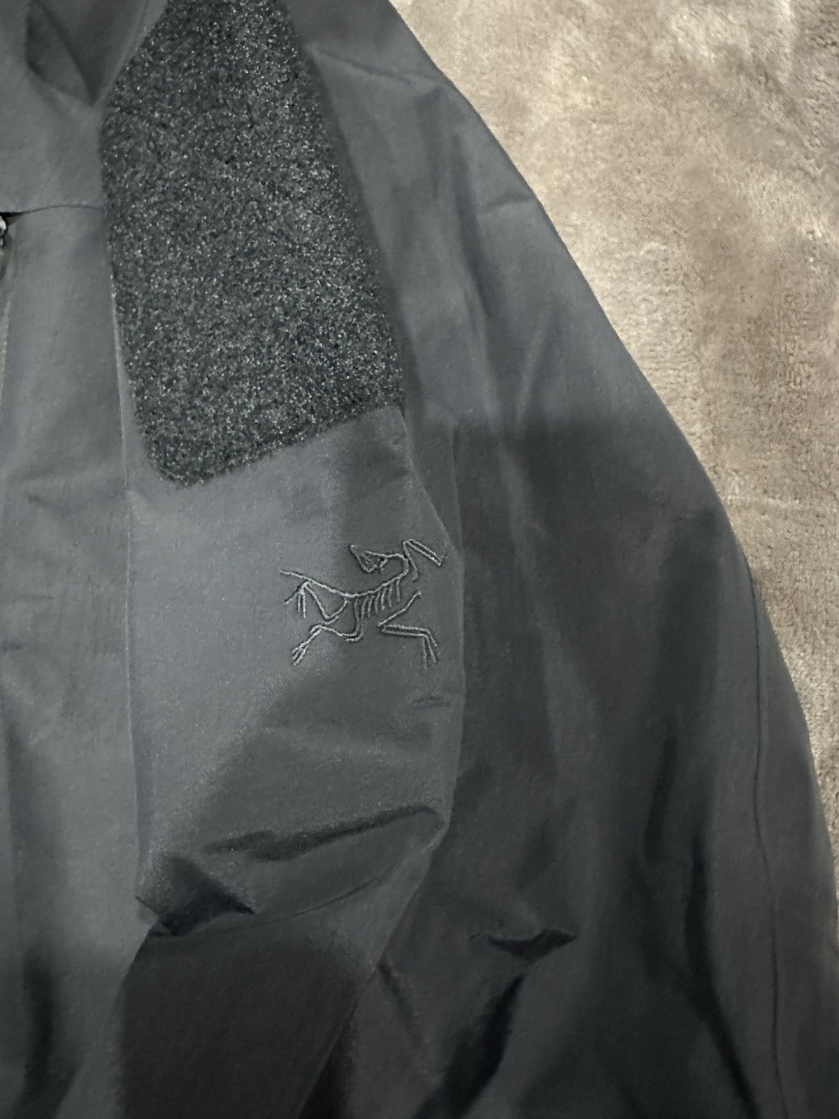 Arc’teryx LEAF Alpha Jacket Gen 2.2 - Large - Black image 5