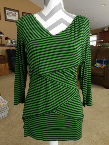 Blusa Vince Camuto Verde Negra Rayas Solapas Cuello en V Mediana Espalda en V  - Imagen 1 de 12