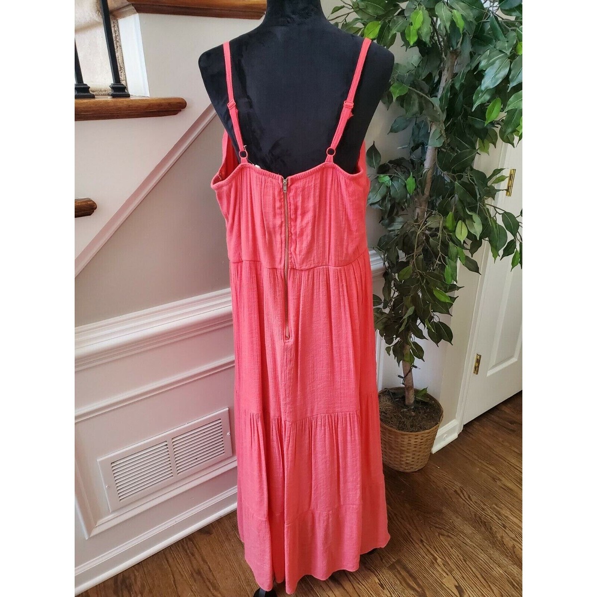 kings road maxi dress A little sneak peek of what's coming to King's Road @lexylondonstyle will be popping up on 27th March! #popup #chelseafashion #kingsroad #chelsealondon