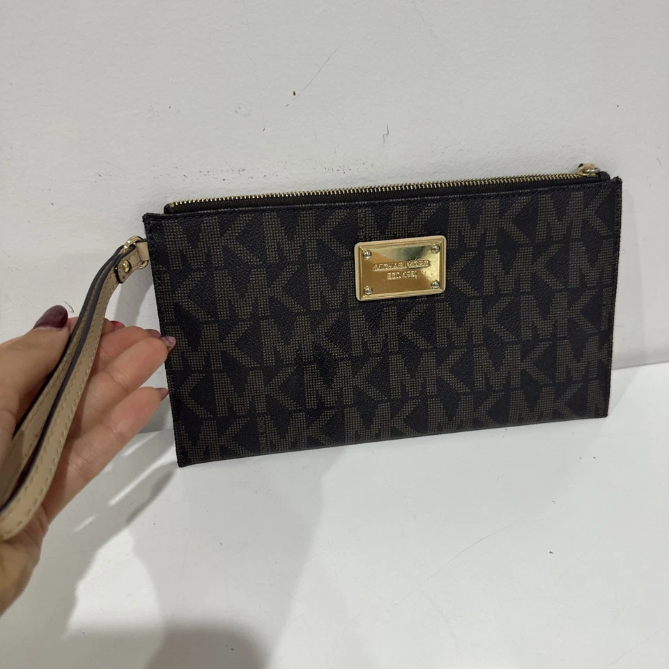 Michael Kors Pouch Leather Wallet Bag Travel Smartphone Wristlet Authentic - image 2 of 4