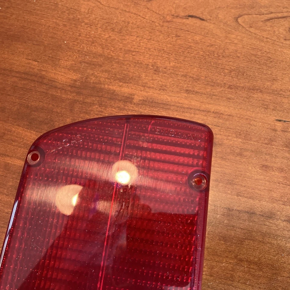 LENTE LUZ TRASERA IZQUIERDA, LUCAS 54579880, NOS, 1969-PRINCIPIOS DE 1970 JAGUAR TIPO E XKE. Foto 4 de 4