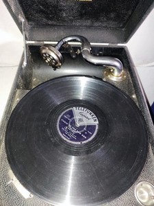 Troc Echange Ancien tourne disque sur