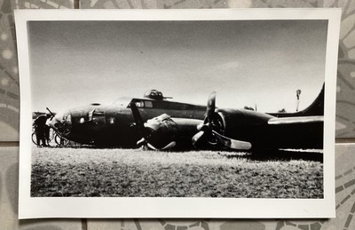 ORIGINAL VINTAGE 1940 s PHOTOGRAPH DOWNED B-17 FLYING FORTRESS BOMBER AIRCRAFT