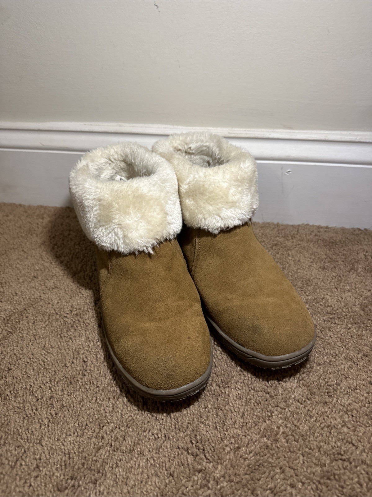 Minnetonka Women’s Size 8 Brown Boots Faux Fur Lined Slip On