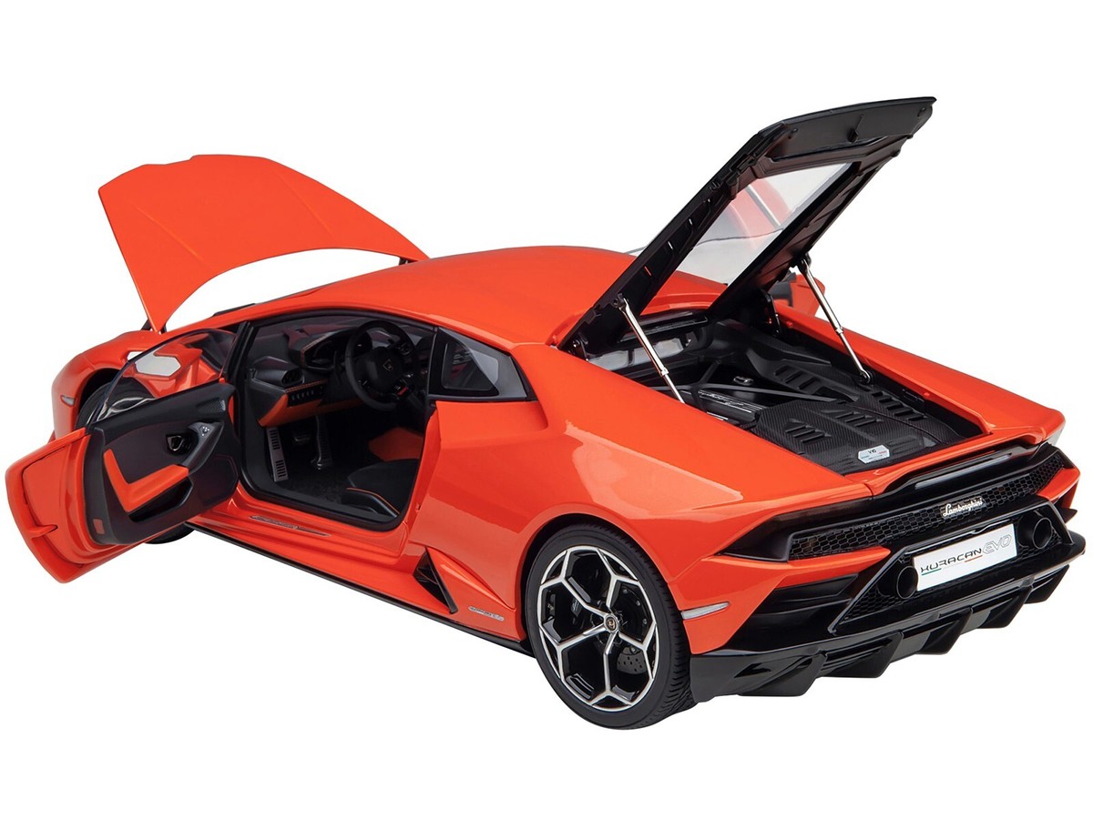 Lamborghini Huracan 1/18モデル オレンジ ケース付き Lamborghini Huracan 1/18モデル オレンジ ケース付き
