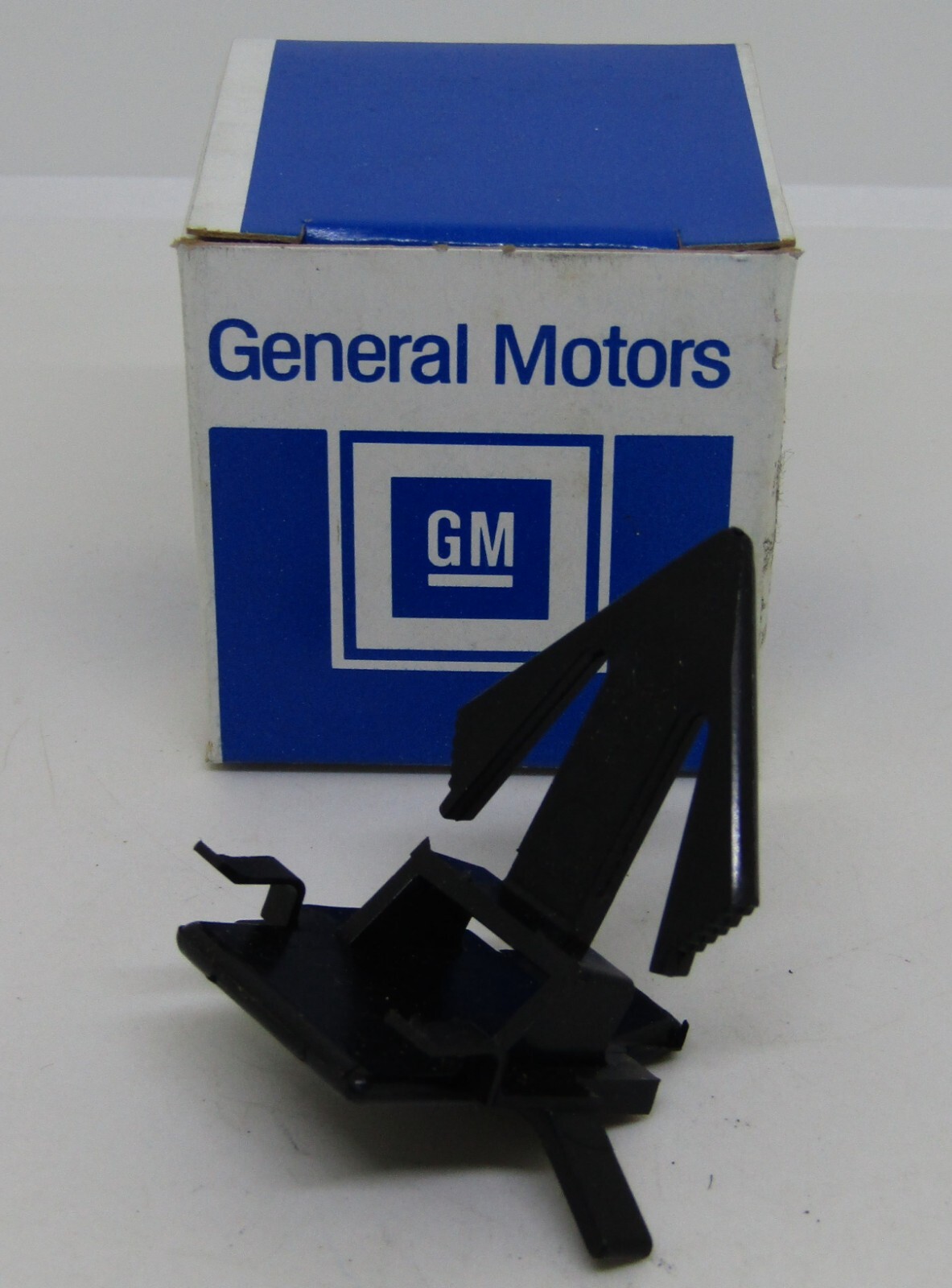 1982-1985 GM Window Garnish Molding Clip NOS # 20211496 for sale  