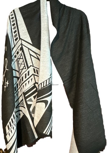 Neu mit Etikett Karl Lagerfeld Paris Damen-Wendeschal Eiffelturm Größe 27 x 75, UVP 68,00 $