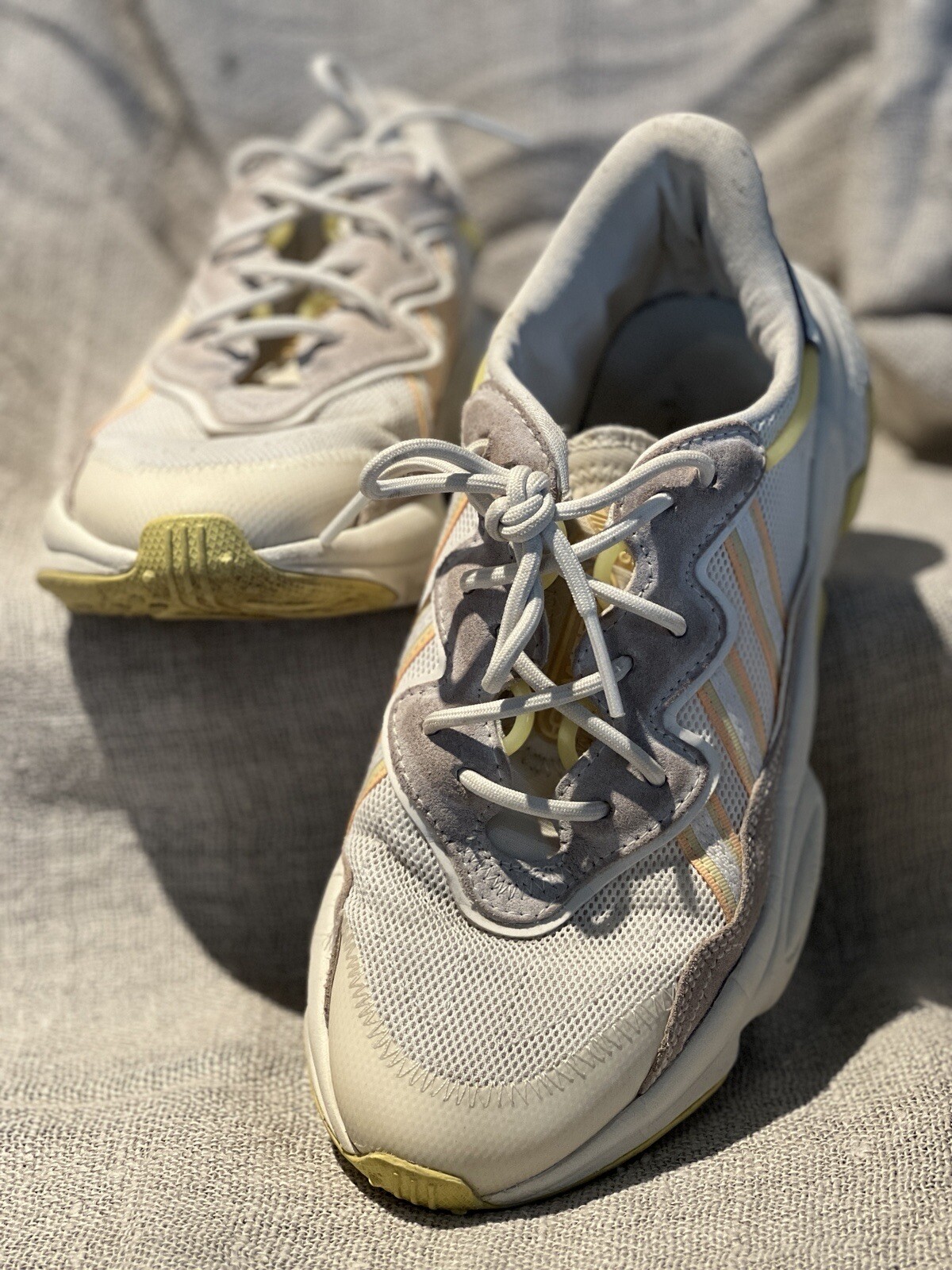 ADIDAS WHITE OZWEEGO UK7 UNISEX CLEAN TRAINERS eBay