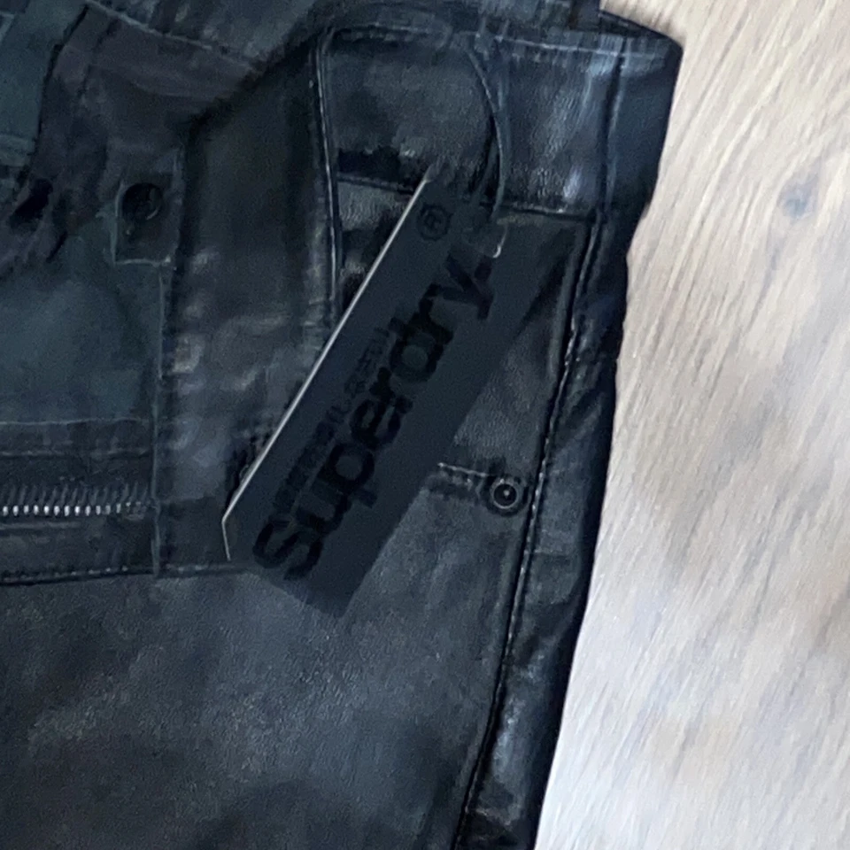 Женские кожаные брюки Superdry Astrid черные размер 10 НОВЫЕ С ДЕФЕКТАМИ - Изображение 4 из 4