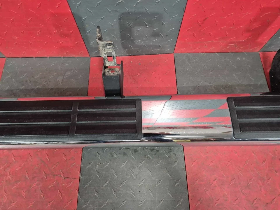 07-13 Silverado Sierra OEM Left Driver Running Board Chrome Nerf Bar - Image 3 of 4