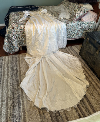 Maxine's Bridal Ivory Beaded Lace V-Neck Long Sleeve Ball Gown Button Back