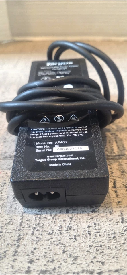 TARGUS - APA63 - ADAPTADOR DE CORRIENTE - 120 / 230 V - 15 V. 24V.- 5,5 vatios. FAst Shp Foto 2 de 3