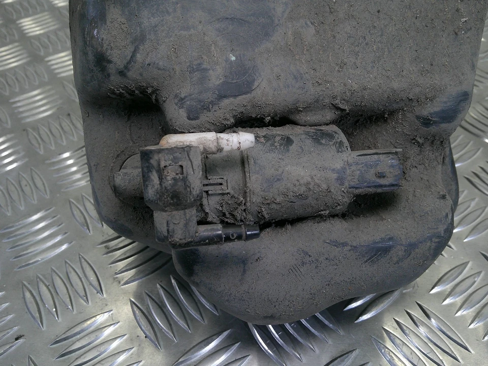 PEUGEOT 106 WASHER BOTTLE AND PUMP 9637217080 1996-2004 - Image 4 of 4