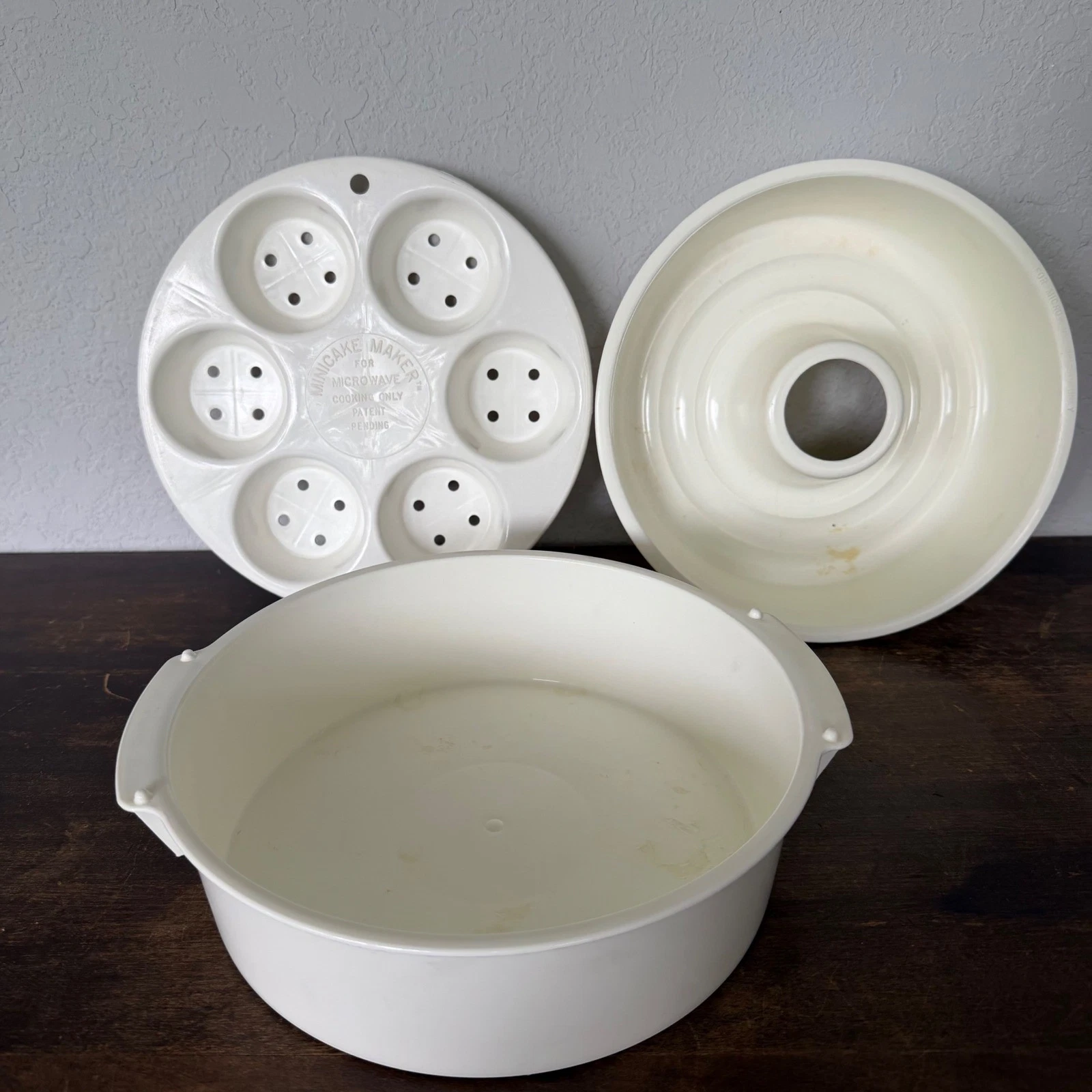 MicroRave Mini Cake Maker Bundt Pan Ring Mold 9" Cake Pan Microwave Bakeware