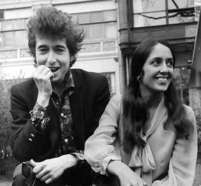 American singer songwriter Bob Dylan folk singer Joan Baez gar- 1965 Old Photo 6