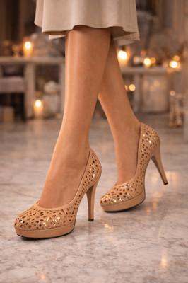 Stuart Weitzman beige Cut Out Detail Basket Stilettoabsatz Gr. UK 7,5