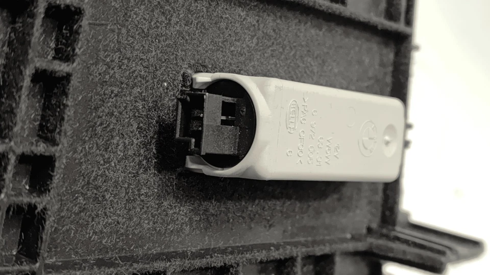 OEM BMW 535I XDRIVE 2011-2016 TABLERO GUANTERA COMPARTIMENTO DE ALMACENAMIENTO NEGRO Foto 3 de 4