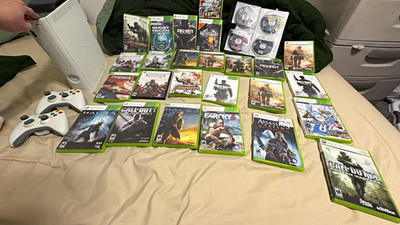 Microsoft Xbox 360 120GB HDMI Console Bundle w/ 2 Controllers & Games NTSC-U/C