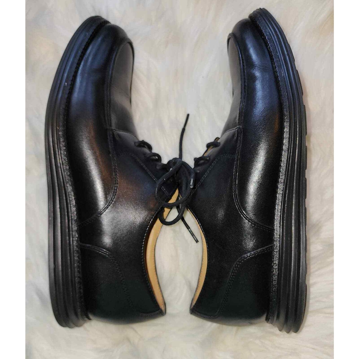Cole Haan Men display picture 3
