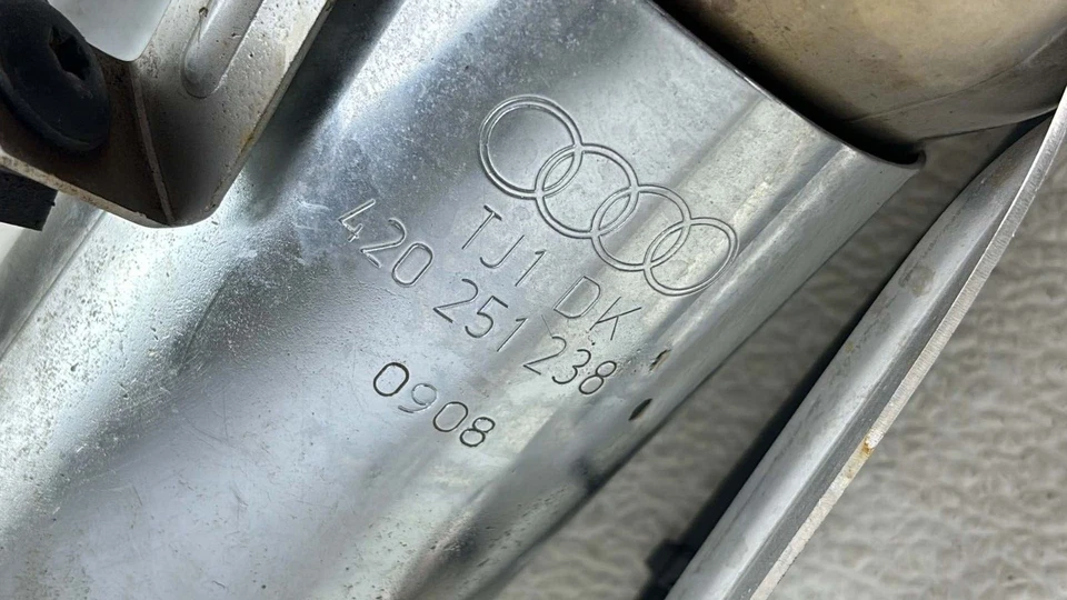 Audi R8 2009-2015 4,2 L cupé derecho tubo de escape cubierta cromada OEM 420251238 Foto 4 de 4