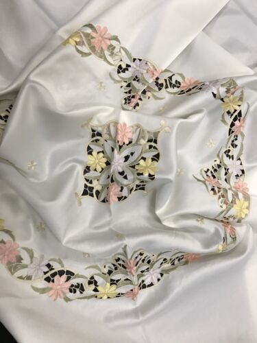 Spring Color Embroidered Floral Cutwork Embroidery Tablecloth 70" Round - Picture 6 of 7