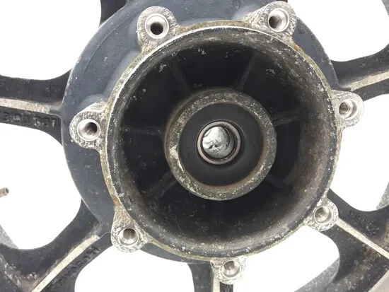 Llanta trasera Kawasaki KZ1100A 1981 eje 3195 x Foto 2 de 4