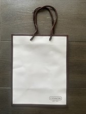 Coach glänzend weiß/braun mit rotem innen Papier Geschenktüte 9,5" x 7,5" x 4,5"