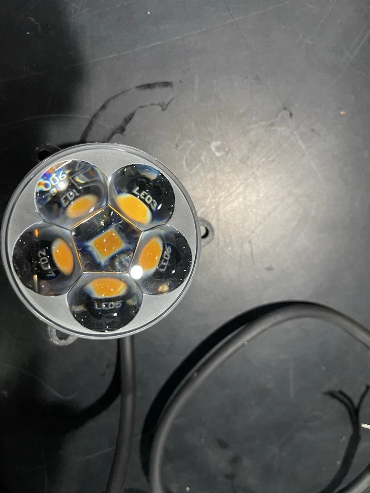 1 par de intermitentes LED y luces de conducción Fab Fours 61738 60 mm. Luces ámbar Foto 2 de 3