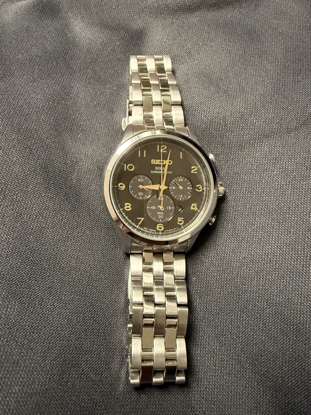 Seiko Men's Solar Chronograph Silver Stainless Steel Watch V175-0DX0