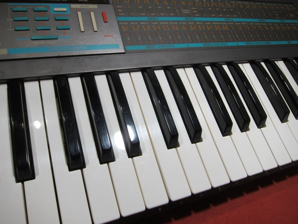 Korg Poly-800 Poly800 Analog Synthesizer Tested w/power supply, Memory Battery - Image 4 of 4