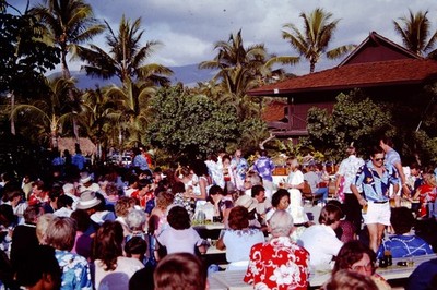JULY 1985 People At Luau  Maui Hawaii Kodachrome Slide CL-B