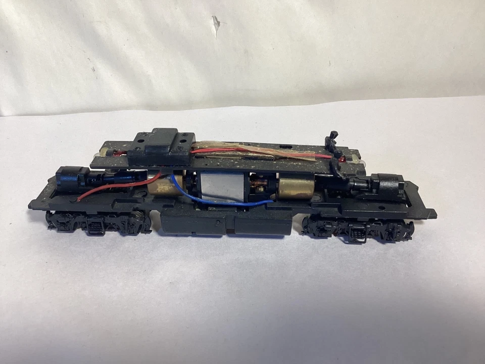 Motor de chasis de motor diésel con motor HO realista necesita servicio Foto 3 de 4