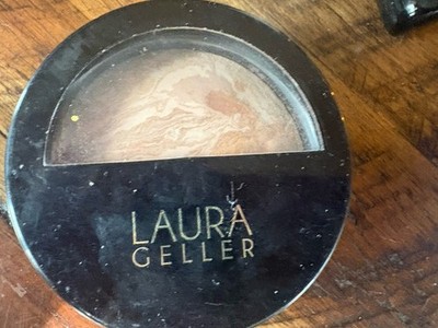 Laura Geller fair Baked Foundation And Brush Set