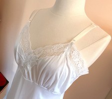 VTG RICHFORM WHITE SZ 34 FULL SLIP 100 NYLON LACE TRIM BODICE  HEM EXC. COND.