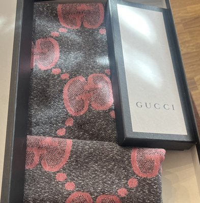 Gucci Women's Gray & Pink GG Logo Pattern Scarf matching socks. 2 boxes