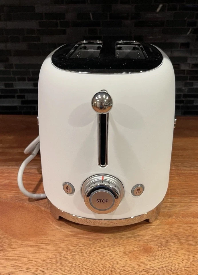 Tostadora SMEG Estilo Retro Estética 2 Rebanadas Blanco Mate Años 50 Foto 2 de 4