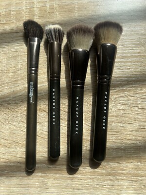 Vier neue Make-up Geek Gesichtspinsel