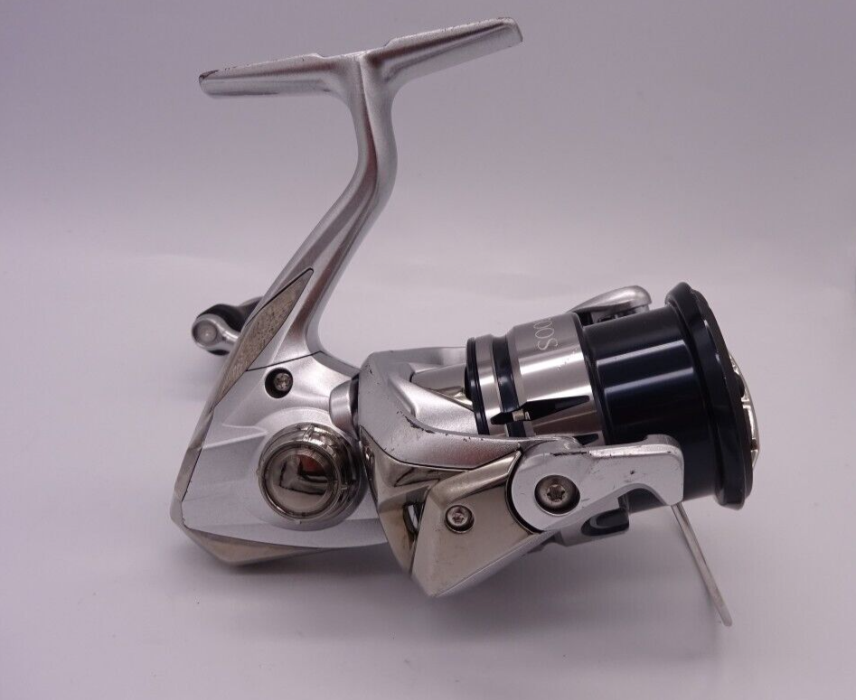 Shimano 19 STRADIC 2500S 5.3:1 Spinning Reel Very Good from Japan