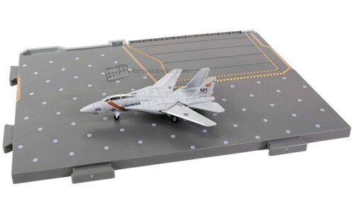 FOV 1/200 USS ENTERPRISE CVN-65 SECTION E DECK F-14A VF-114 AARDVARKS WJ-831105