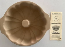 Pampered Chef 10" Fluted Stoneware Bundt Cake Pan Family Heritage Collection New