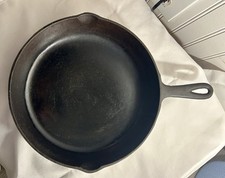Vtg Cast Iron 10 5/8 Skillet Well-Seasoned Du...