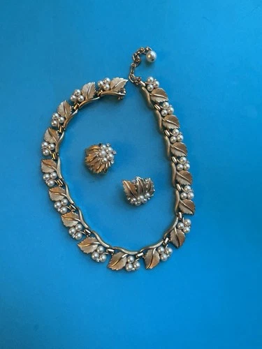 Vintage Crown Trifari Brushed Gold Tone Pearl Necklace Earring Set Jewelry