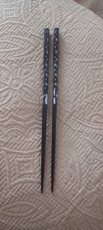 NWOT New With Out Tag 1 set Black Wooded Lacquered sparkled Painted Chopsticks