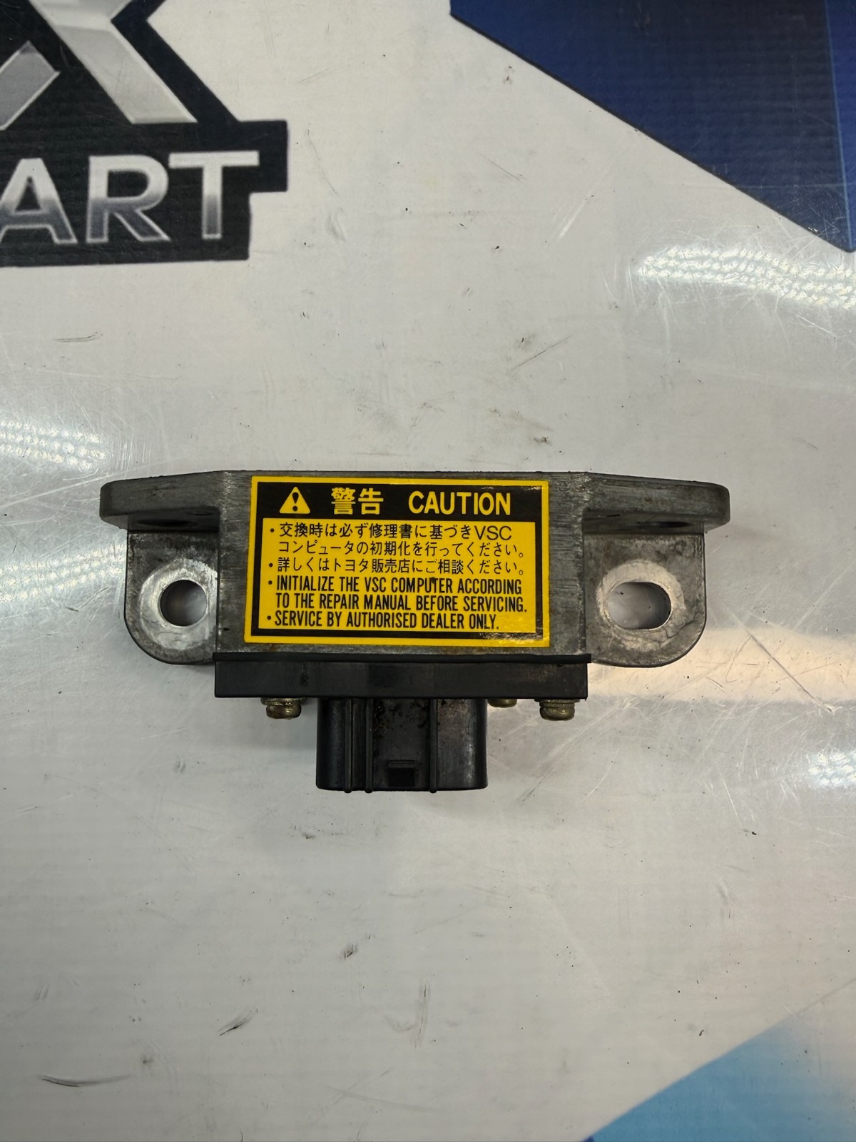 1994-2002 TOYOTA 4 RUNNER YAW RATE SENSOR CONTROL MODULE ECM ASSEMBLY OEM
