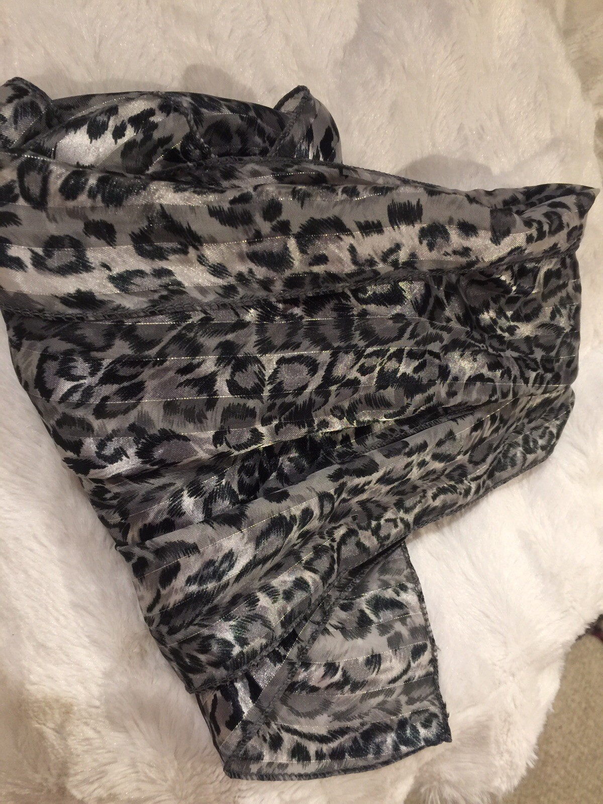 Stylish Black and White Animal Print Scarf for a Chic Look-image