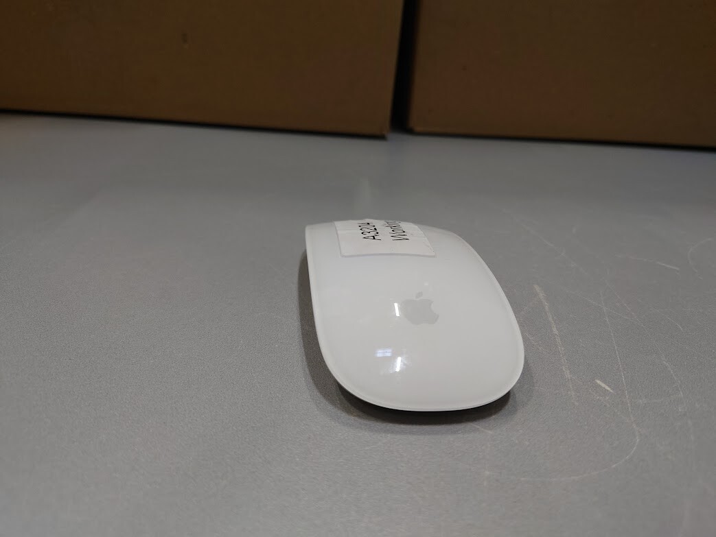 Apple Magic Mouse （モデル：3204） Amazon.com: Apple Magic Mouse - Black Multi-Touch Surface