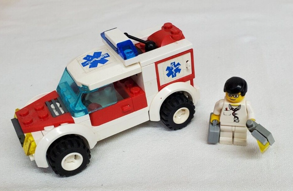 レゴ。医師専用車。7902 Amazon.co.jp: レゴ (LEGO) シティ 医師専用車 7902 : おもちゃ